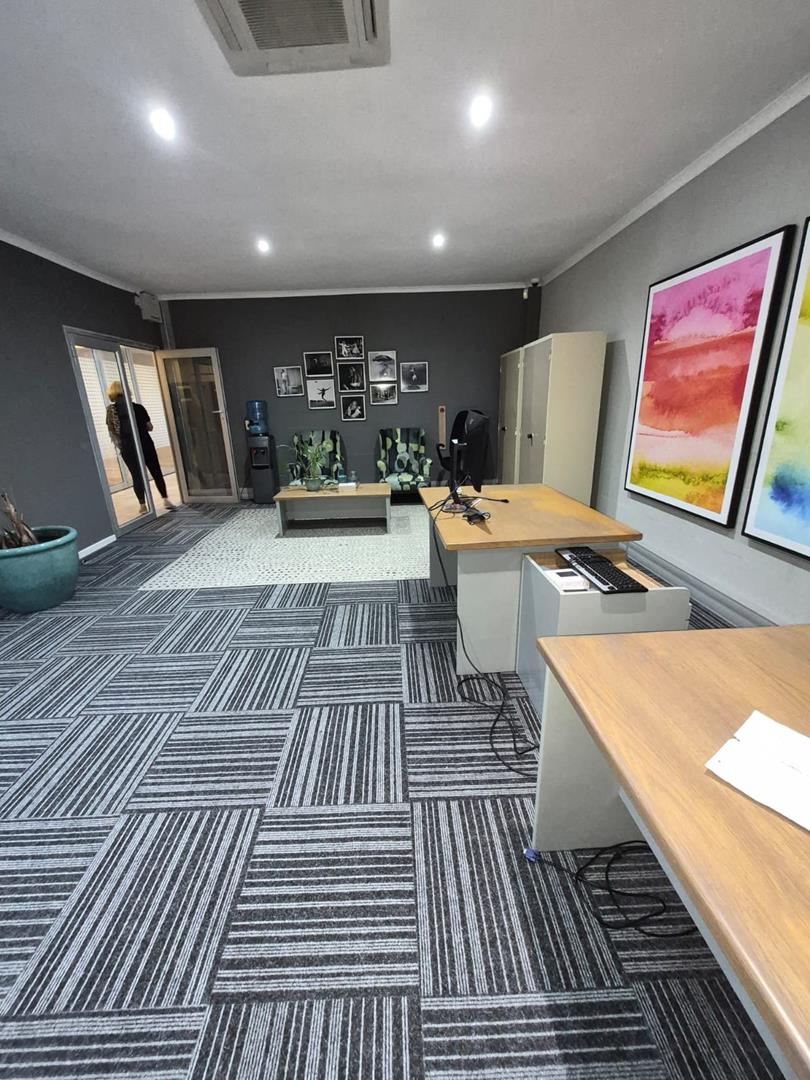 To Let Commercial Property for Rent in Pinelands Western Cape